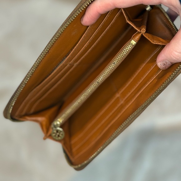 Tory Burch Tan Leather Zip Wallet - Picture 8 of 9